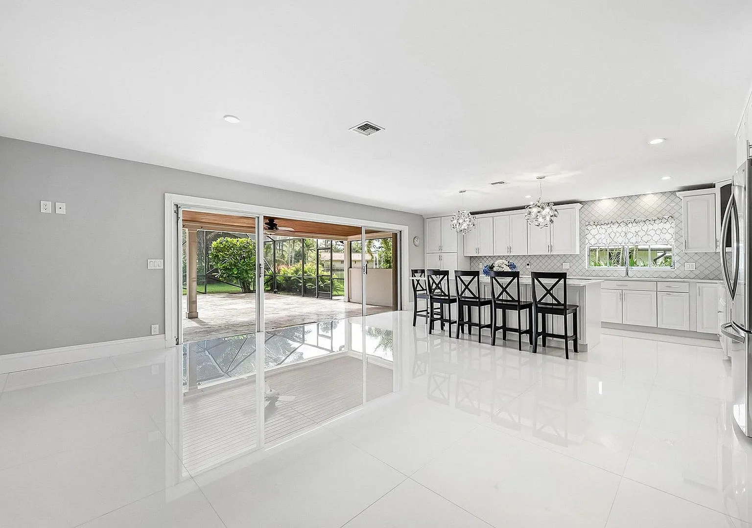 417 N Country Club Drive, Atlantis, FL 33462 — Photo 4