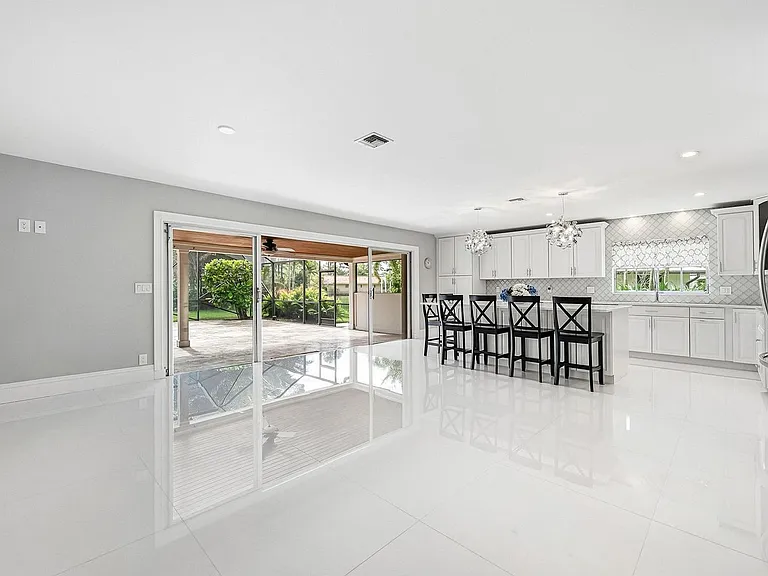 417 N Country Club Dr — Photo 4