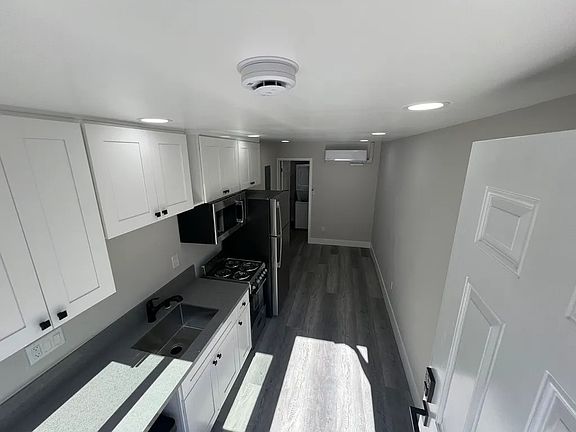 4th image of 2694 Park Blvd #1