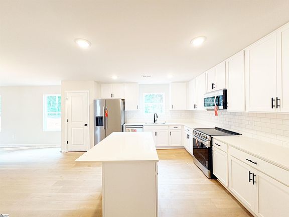 3rd image of 603 S Mountainview Rd #1