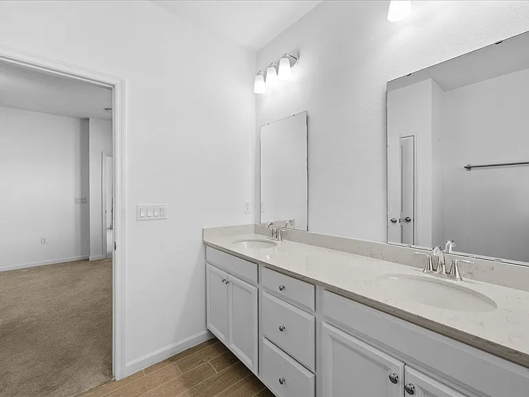 100 Lake Sinclair St — Photo 32