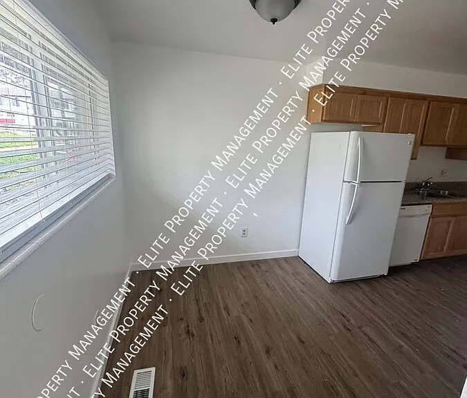 325 E 1000 N #4 — Photo 4