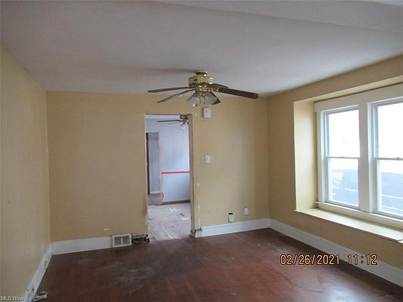 4th image of 1562 Winchester Ave