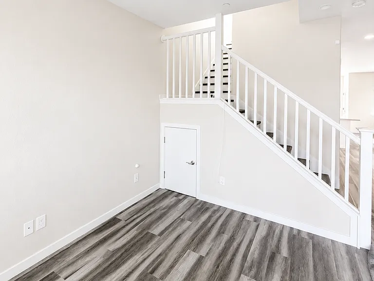 9 Lake House Ct — Photo 13