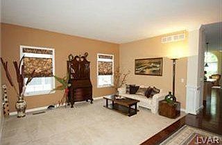 4th image of 126 Glenmoor Cir