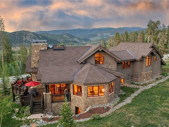3rd image of 1284 Highlands Dr