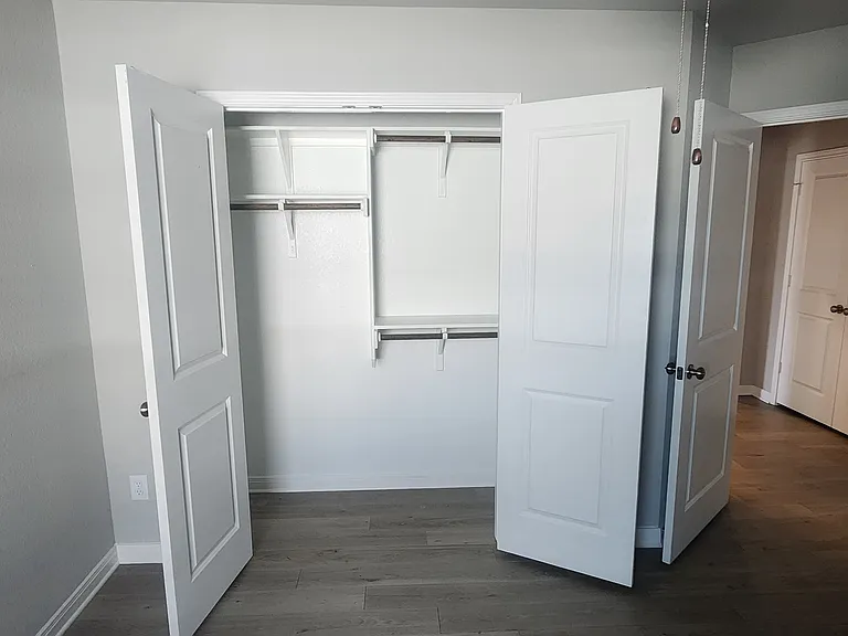 11505 Orbital St — Photo 2
