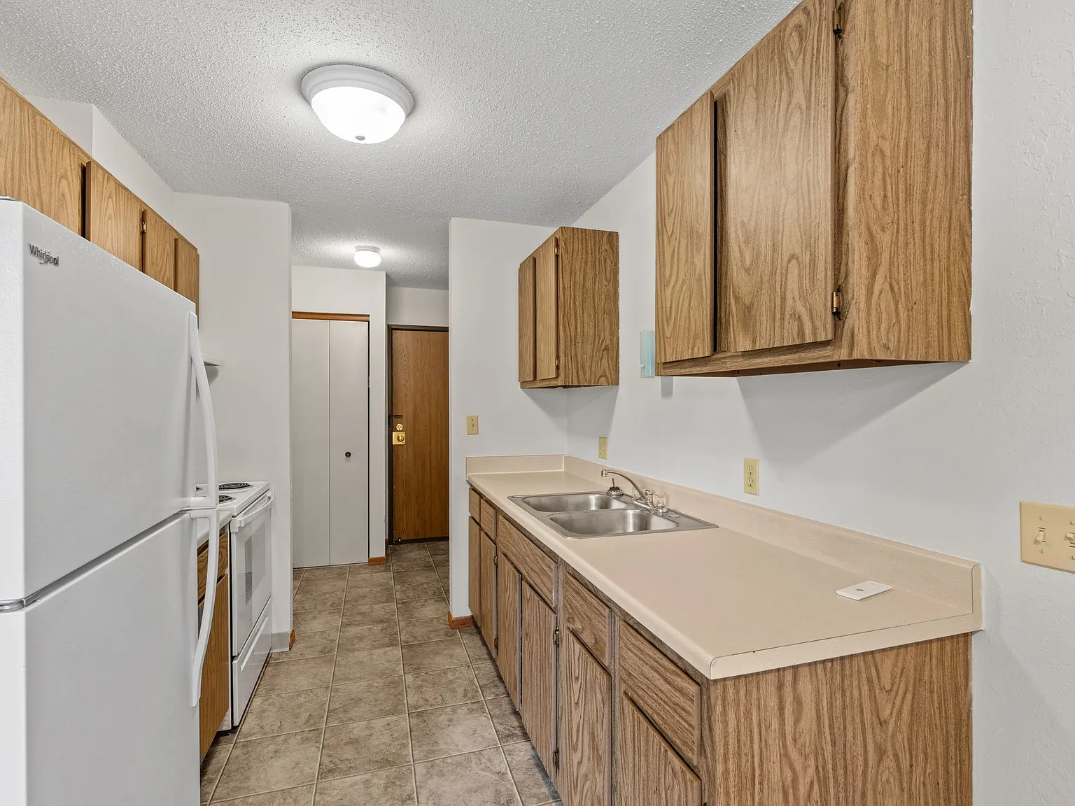 Laurel Place Apartments — Photo 2