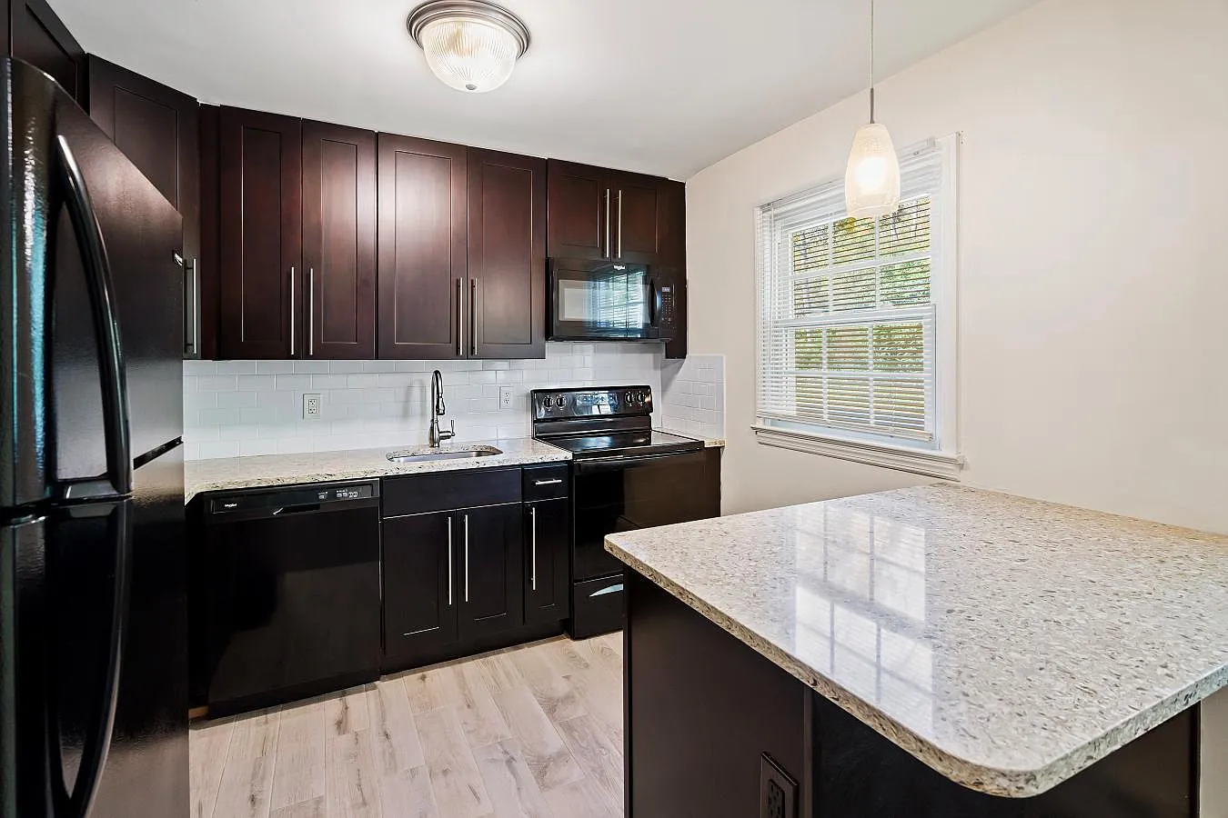 Newtonian Garden Apartments — Photo 2