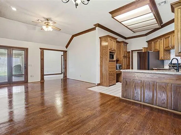 3006 NE Heritage Dr — Photo 6