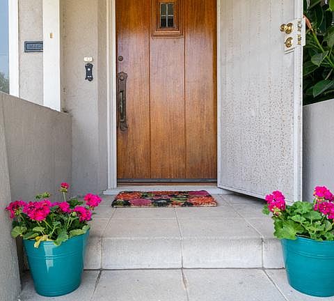 2nd image of 3482 Knoll Crest Ave