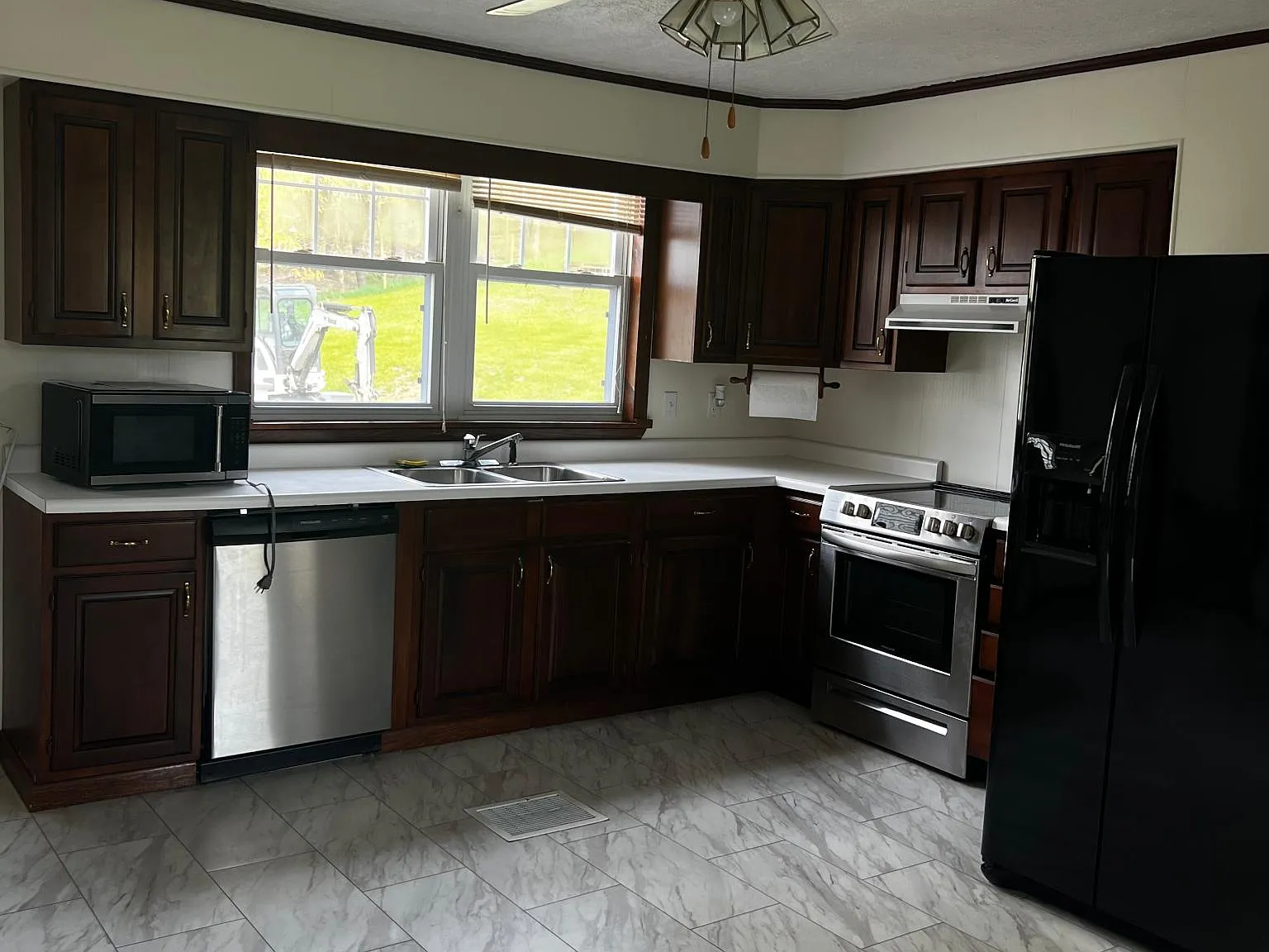 3 bed, 2000 sqft, $2,500 — Photo 2