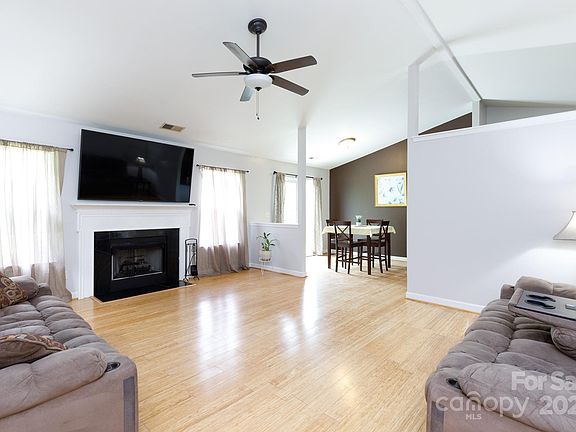 3rd image of 1764 Baylor Dr
