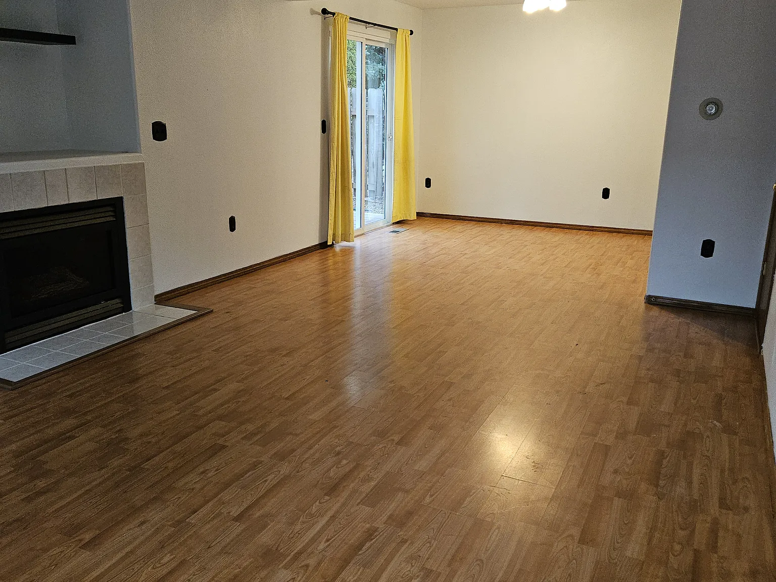 3 bed, 2.5 bath, 1218 sqft, $2,500 — Photo 2