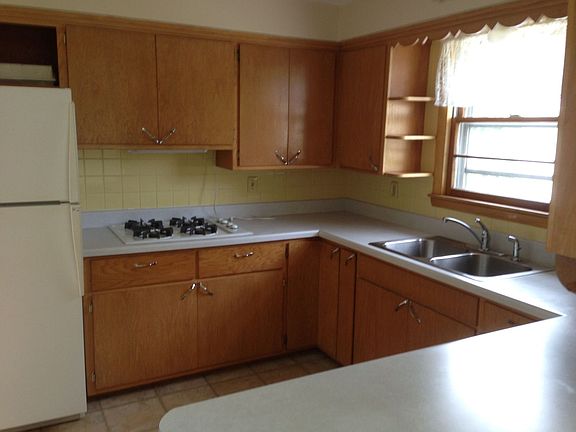 4th image of 949 E Lindbergh St