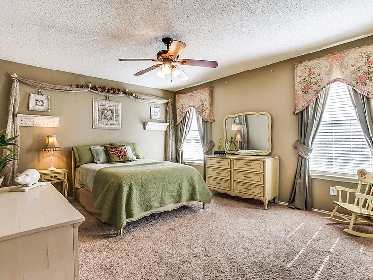 6302 Autumnwood Dr — Photo 9