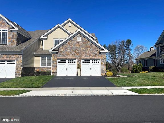 2nd image of 23 Stratford Ln #483