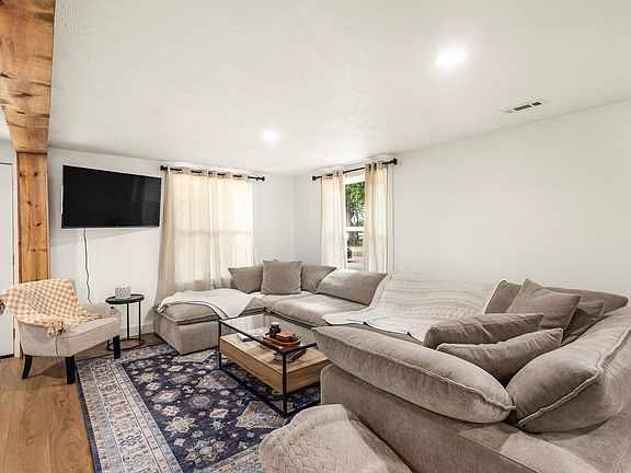 5th image of 22769 Lake Shore Dr