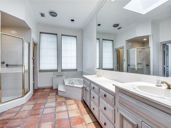 3rd image of 14865 Oaks North Pl