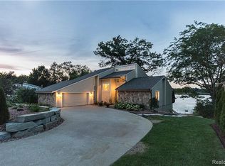 434 Indianwood Rd, Lake Orion, MI 48362