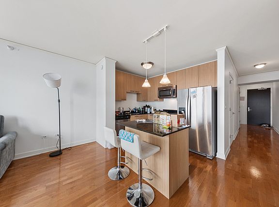 5th image of 225 N Columbus St #6009