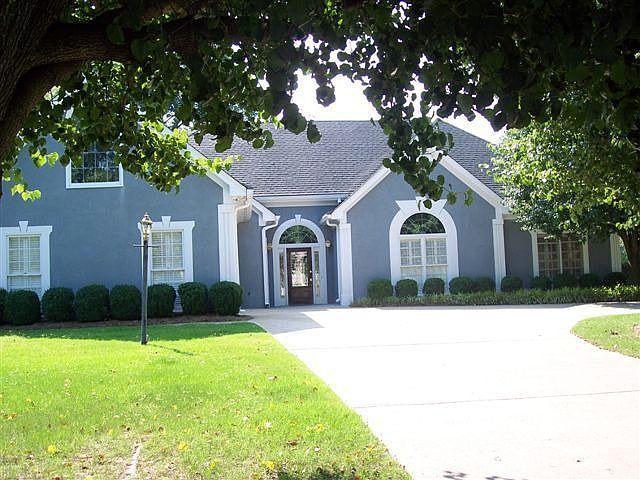 3532 Claridge Dr. NE