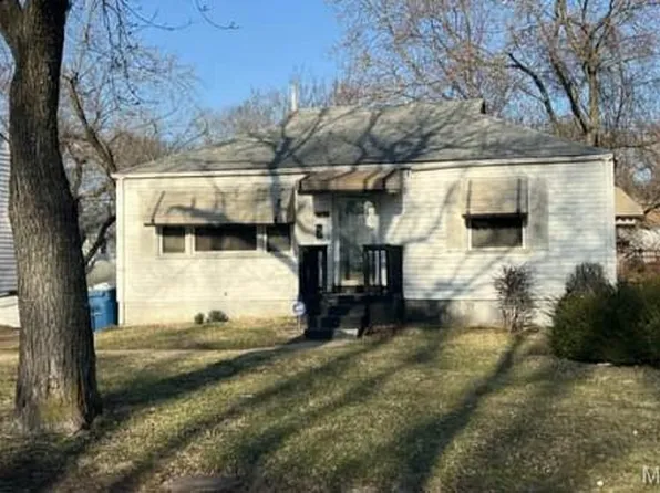 8215 Fay Dr, Saint Louis, MO 63134