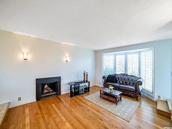 3rd image of 2671 E Manor Dr