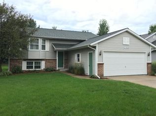 2436 Dewberry Dr NE, Grand Rapids, MI 49505