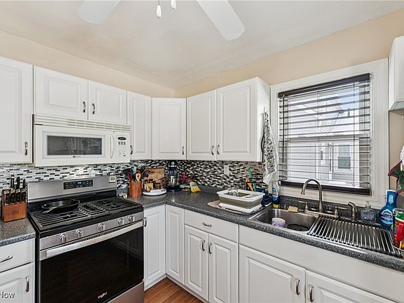 4th image of 2737 N Jefferson Blvd