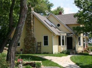 1009 E 1296th Rd, Lawrence, KS 66047