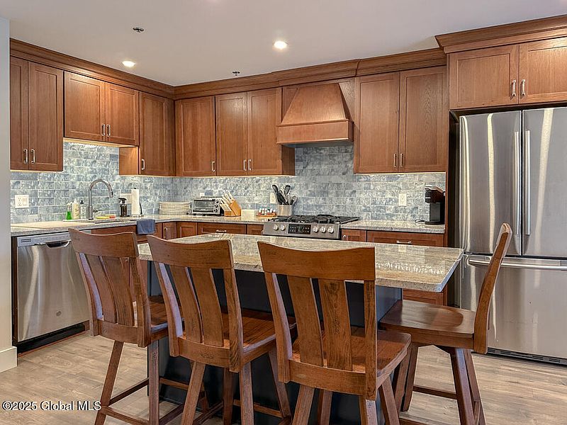 3rd image of 110 Sagamore Road 6B6