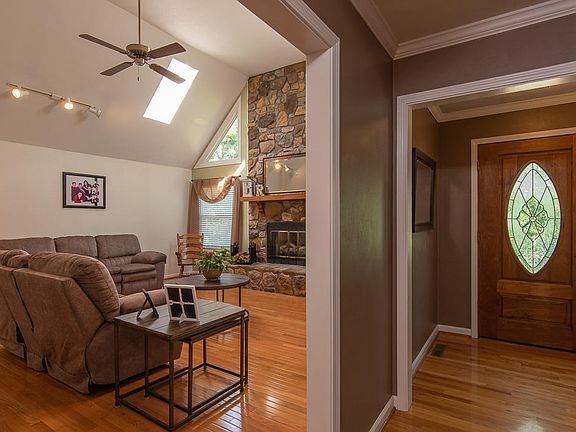 5th image of 203 Highland Dr