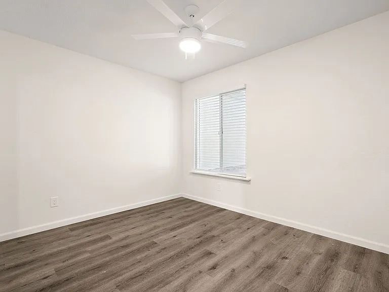 1100 Leff Street — Photo 11