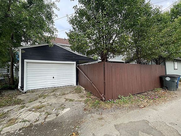 3rd image of 706 Wilfred Ave
