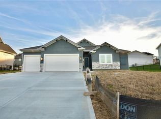 8207 NE 77th St, Kansas City, MO 64158