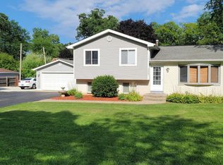 33461 N Evergreen Dr, Grayslake, IL 60030