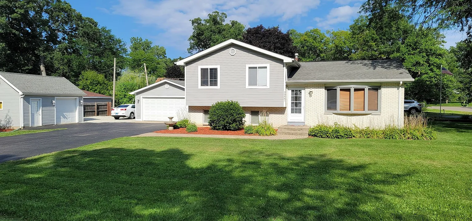 33461 N Evergreen Dr photo 1