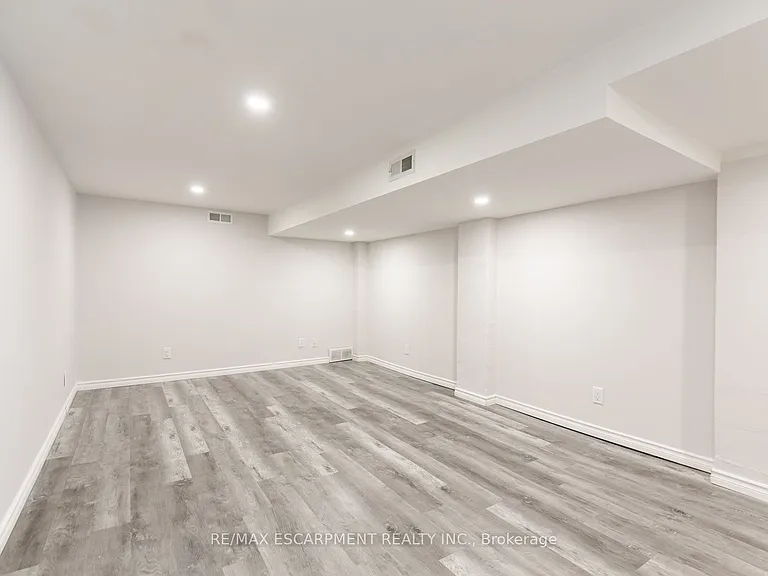 927 Teal Dr #2 — Photo 2