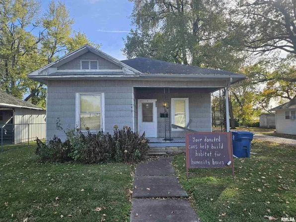 412 E Smith St, Benton, IL 62812