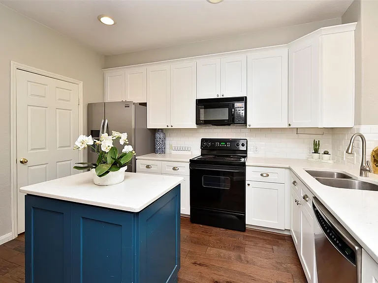 8814 Silent Willow Ln — Photo 11