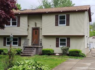 1015 Garloch Dr, Erie, PA 16505