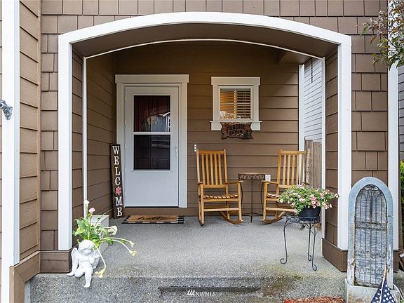 5th image of 3126 Harrier St NE