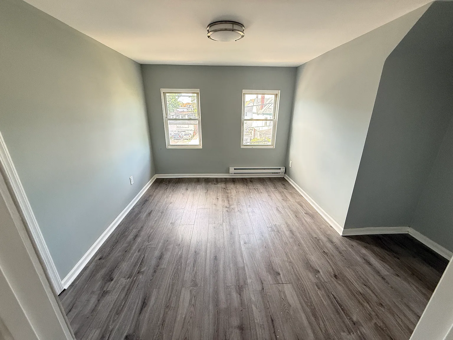 3 bed, 1000 sqft, $2,300 — Photo 4