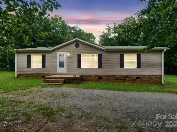 1245 Forest Ridge Rd, Bessemer City, NC 28016