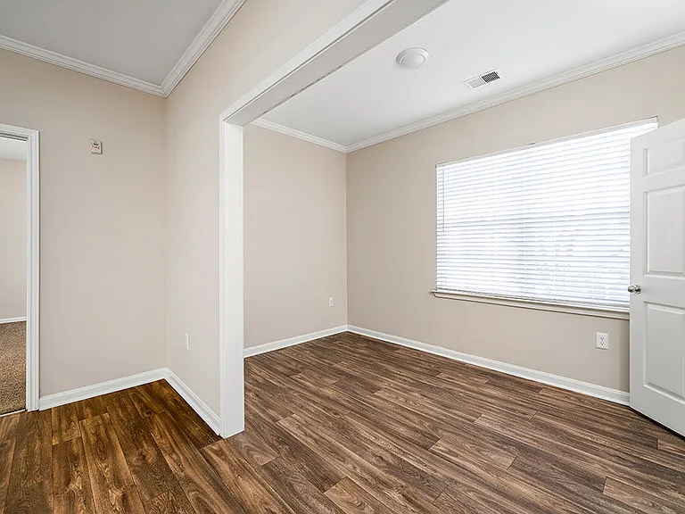 Houston Lake Apartments — Photo 19