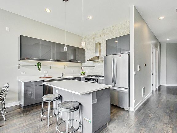 5th image of 1226 N Noble St #3