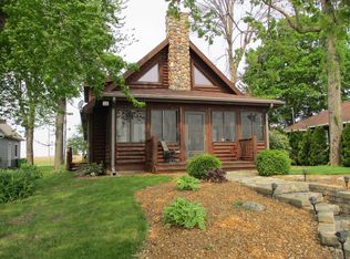 N10598 Howard Dr, Fox Lake, WI 53933