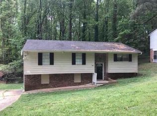 819 Vinton Woods Dr, Forest Park, GA