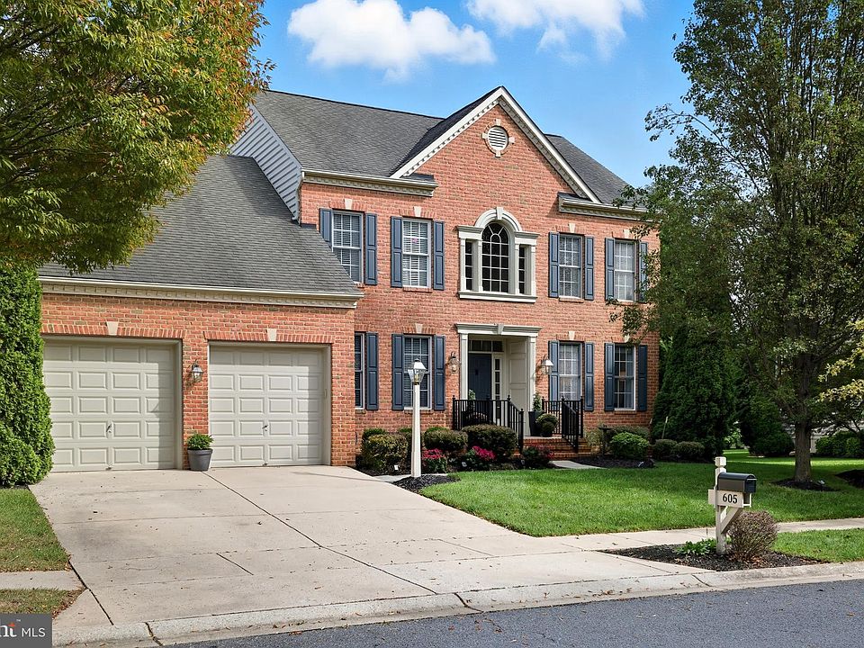 1st image of 605 Yawl Ct